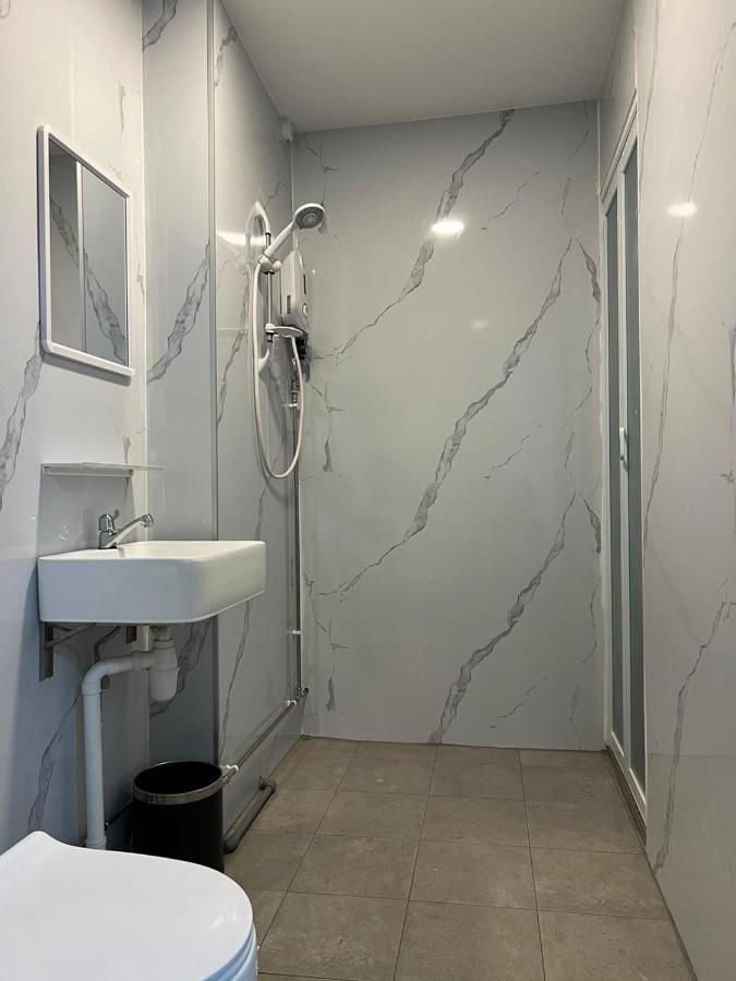 Duke Living Hostel Singapore Bagian luar foto